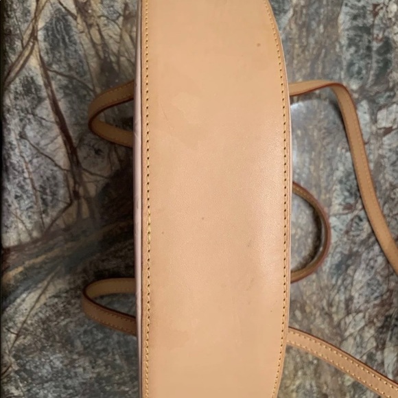 Louis Vuitton - Picture 2 of 8